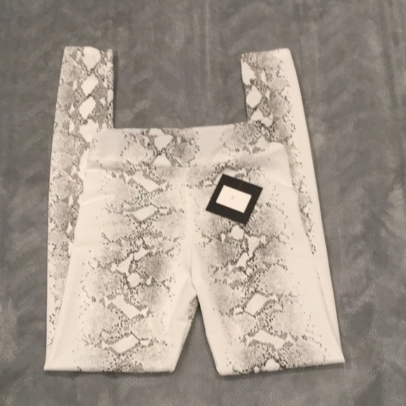 High waist snake print leggings🔥 size 4 - Picture 7 of 8